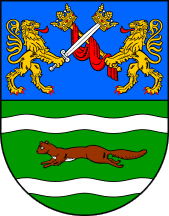 Grb je vodoravno podijeljen na dva dijela. Gornji dio ima plavu podlogu na kojoj se nalaze dva uspravna lava koji gledaju jedan drugoga. Heraldički gledano, desni lav drži mač na kojeg je nataknuta zlatna kruna, a lijevi lav drži zlatno žezlo omotano crvenim velom na kojem je također nataknuta zlatna kruna. Donje polje je zelene boje na kojem se između dvije srebrne valovite grede nalazi kuna u trku okrenuta prema desno.