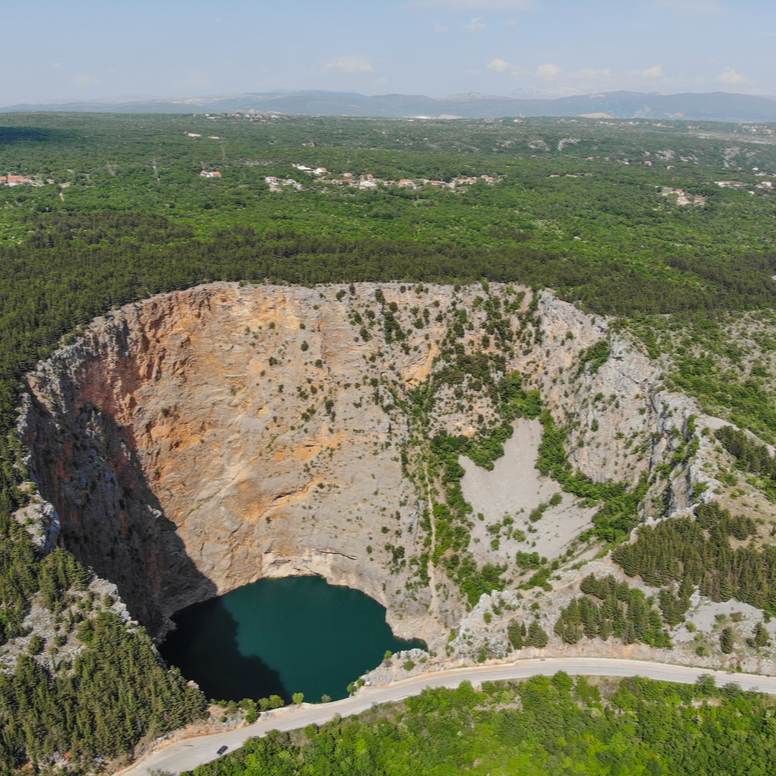 Crveno jezero - urušna ponikva