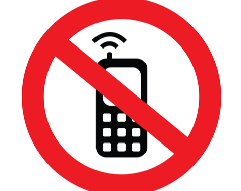 Fotografija prikazuje znak zabrane korištenja mobilnog telefona.