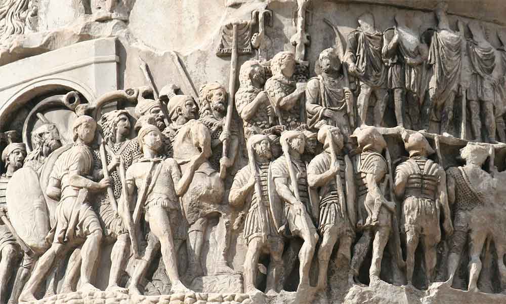 Reljef s prikazom legionara.