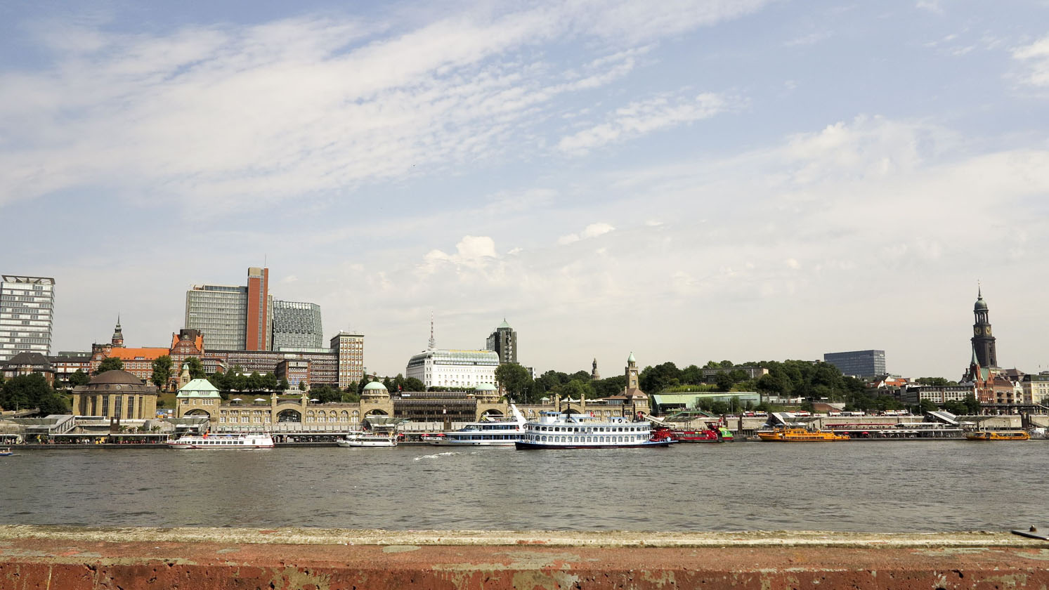 Slikom je prikazan grad Hamburg u Njemačkoj.