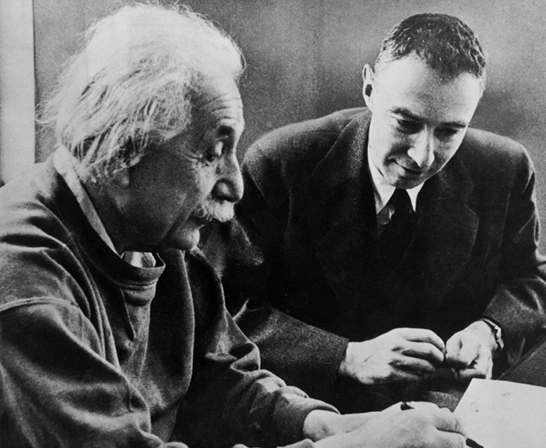 Albert Einstein i Robert Oppenheimer