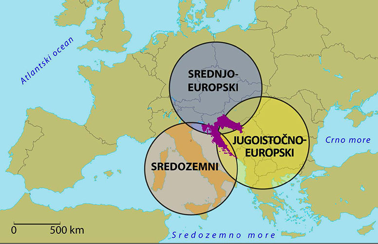 Karta Europe s prikazanim kulturno civilizacijskim kruhovima.Sivi je srednjoeuropski,žuti jugoistočnoeuropski,narančasti je sredozemni. Svi krugovi preklapaju se na području Hrvatske koja je na karti obojana ljubičasto