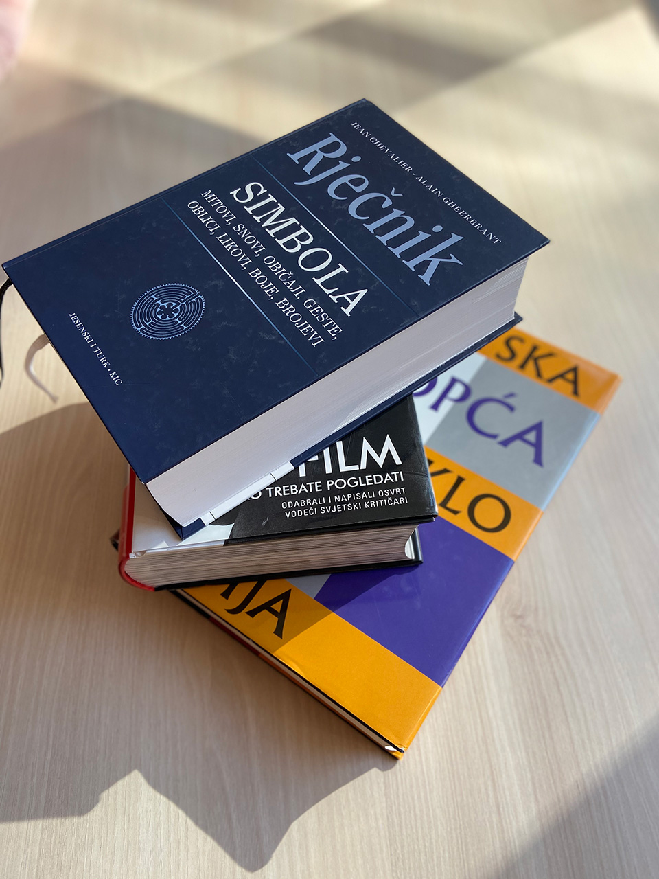 Primjeri tiskanih knjiga - rječnik i enciklopedije. 