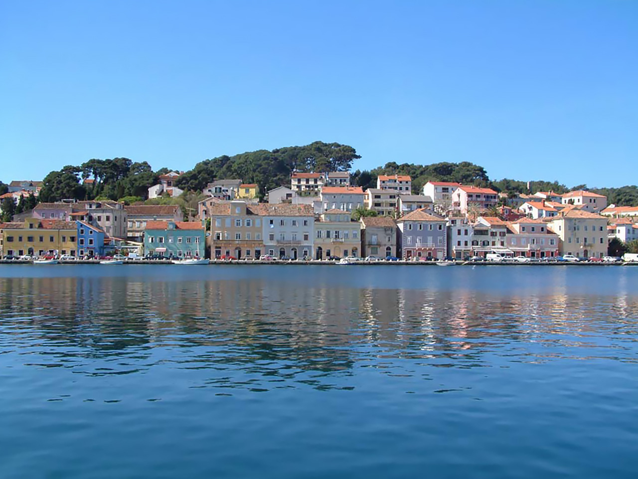 Riva u Malom Lošinju i bonaca.