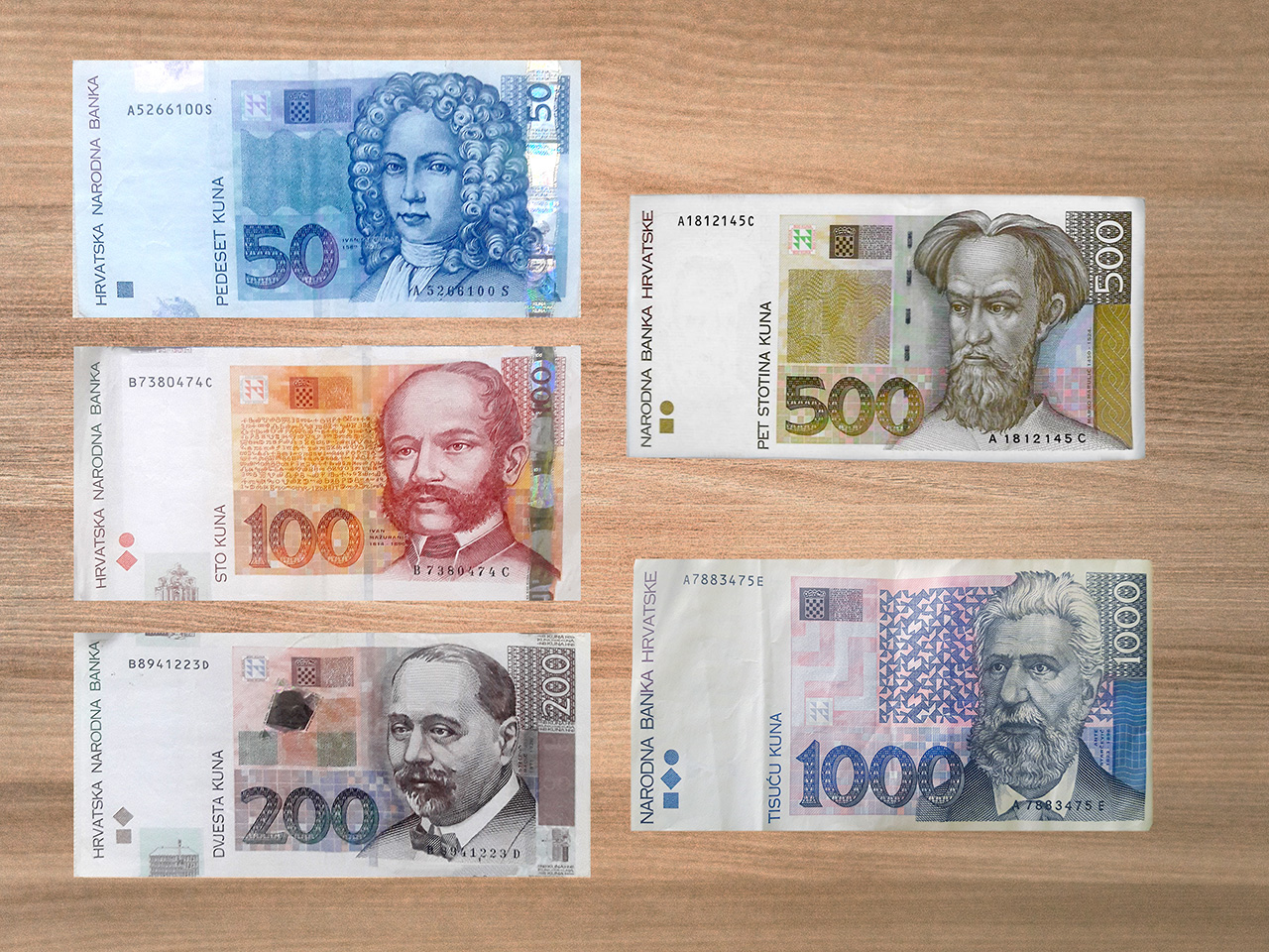 Hrvatske novčanice u apoenima od 50, 100, 200, 500 i 1000 kuna.