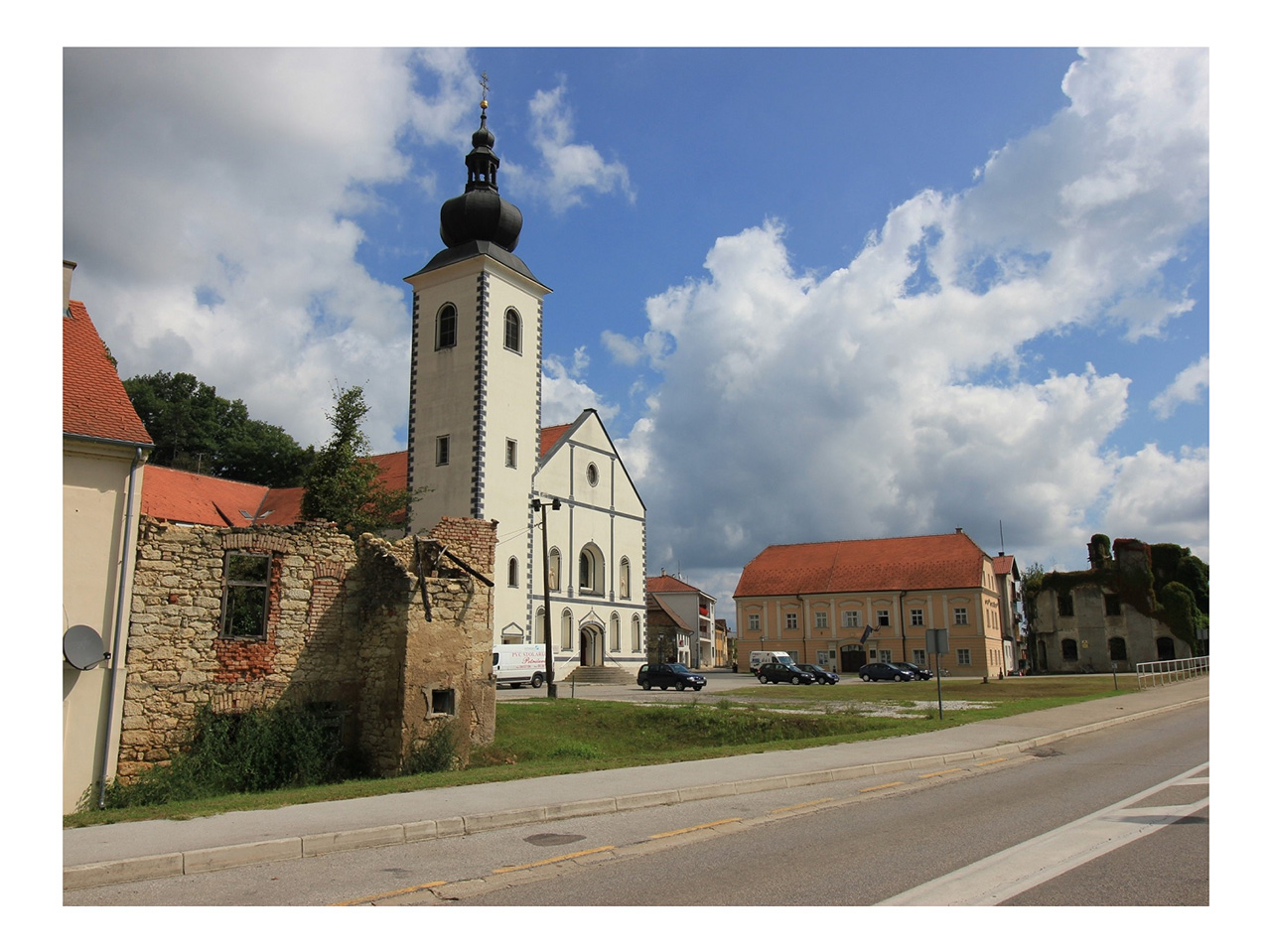 Crkva sv. Antuna Padovanskog u Hrvatskoj Kostajnici. 