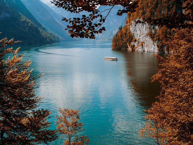 Na slici je prikazano jezero Königssee.