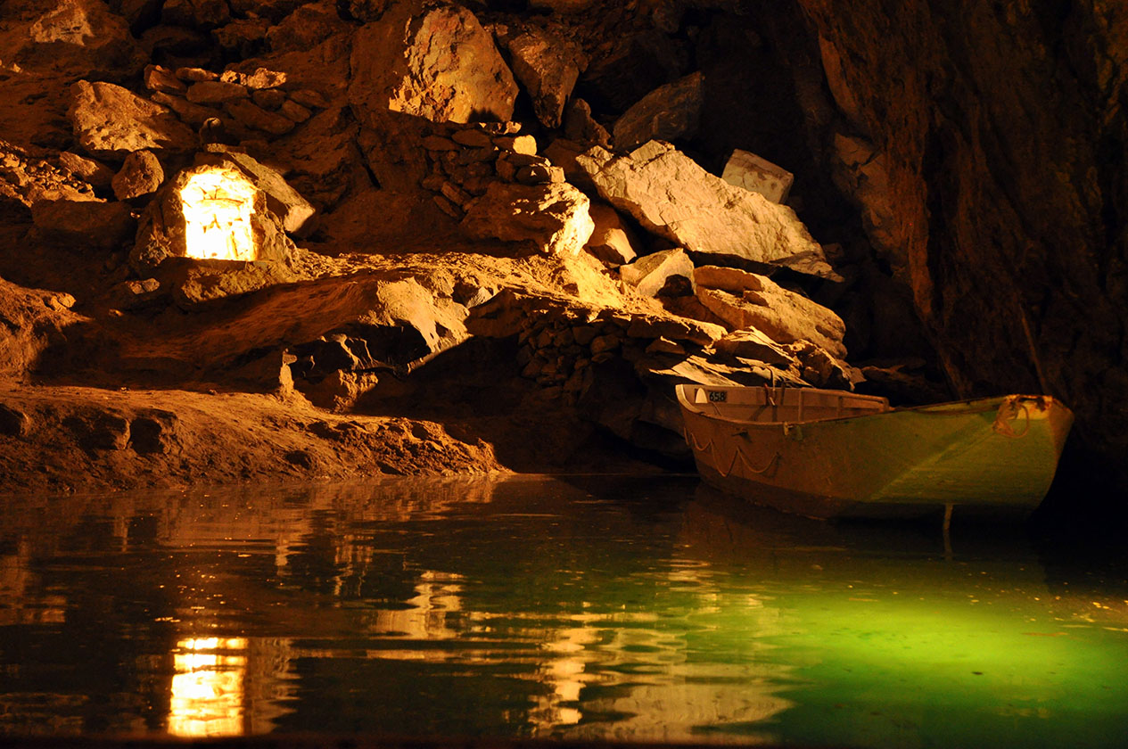 Slika prikazuje jezero sv. Leonarda.