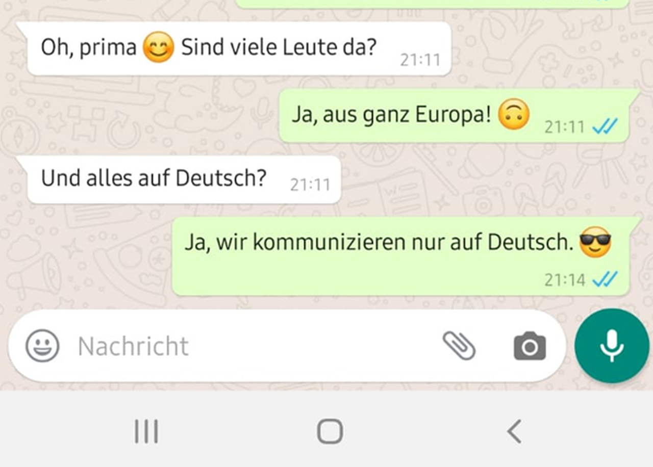 Slika prikazuje nastavak čavrljanja između Marine i Chris. Lernst du Deutsch? Klar. Ich bin in der Deutschgruppe (emiticon: njemačka zastava) Wo denn? Auf Instagram. Emoticon: fasziniert Kannst du mich hi nzufügen? Freilich. Mach ich gleich (emoticon: lustig).