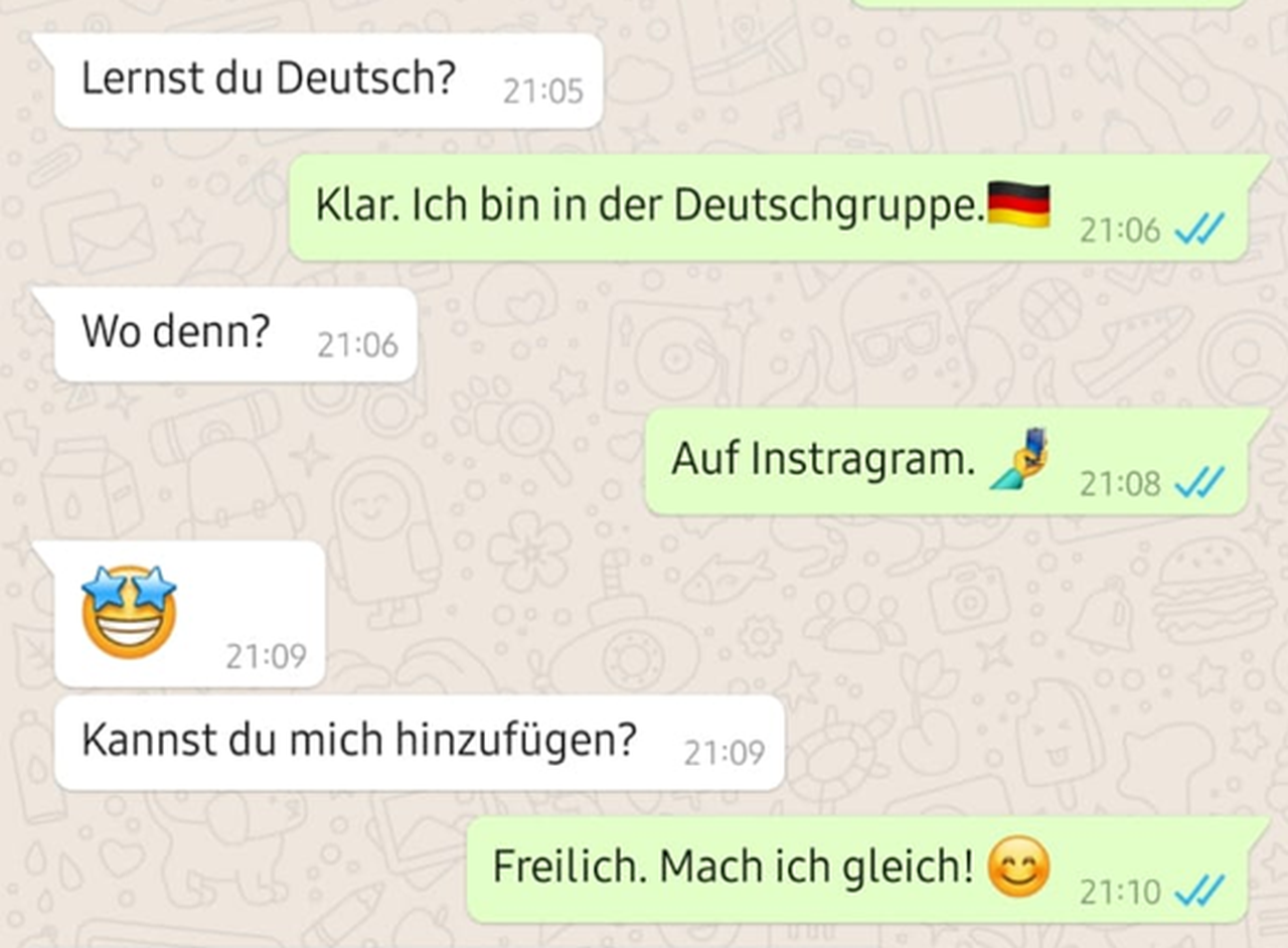 Slika prikazuje nastavak čavrljanja između Marine i Chris. Oh prima (emoticon lustig) Sind viele Leute da? Ja, aus ganz Europa (emoticon sarkastisch) Und alles auf Deutsch? Ja, wir kommunizieren nur auf Deutsch.