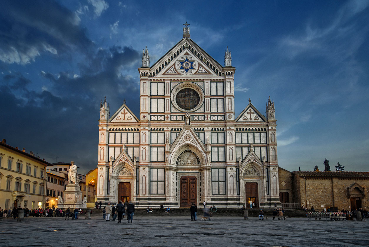 Slika prikazuje baziliku Santa Croce u Firenci.