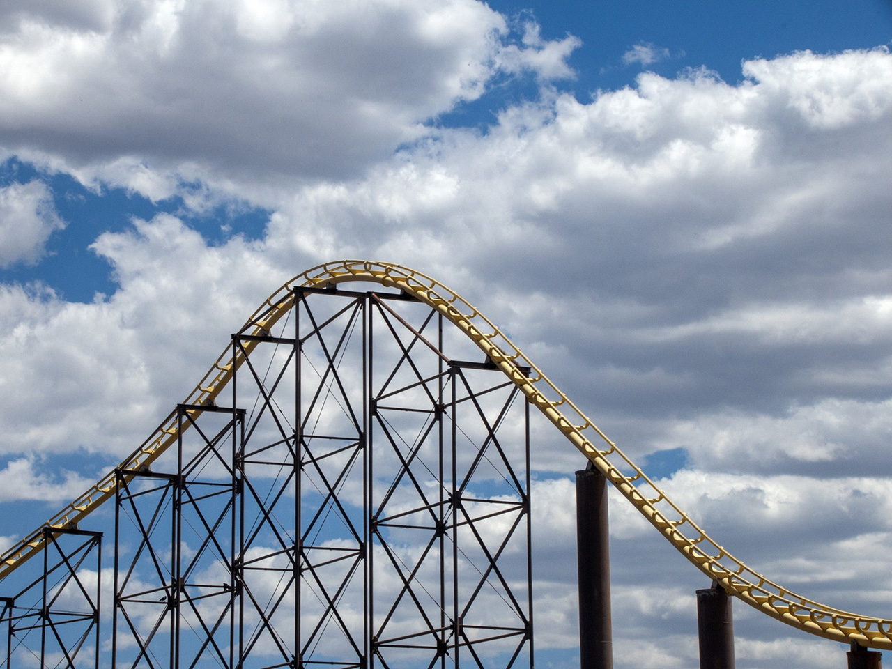Na fotografiji je roller-coaster – prikaz monotone funkcije.