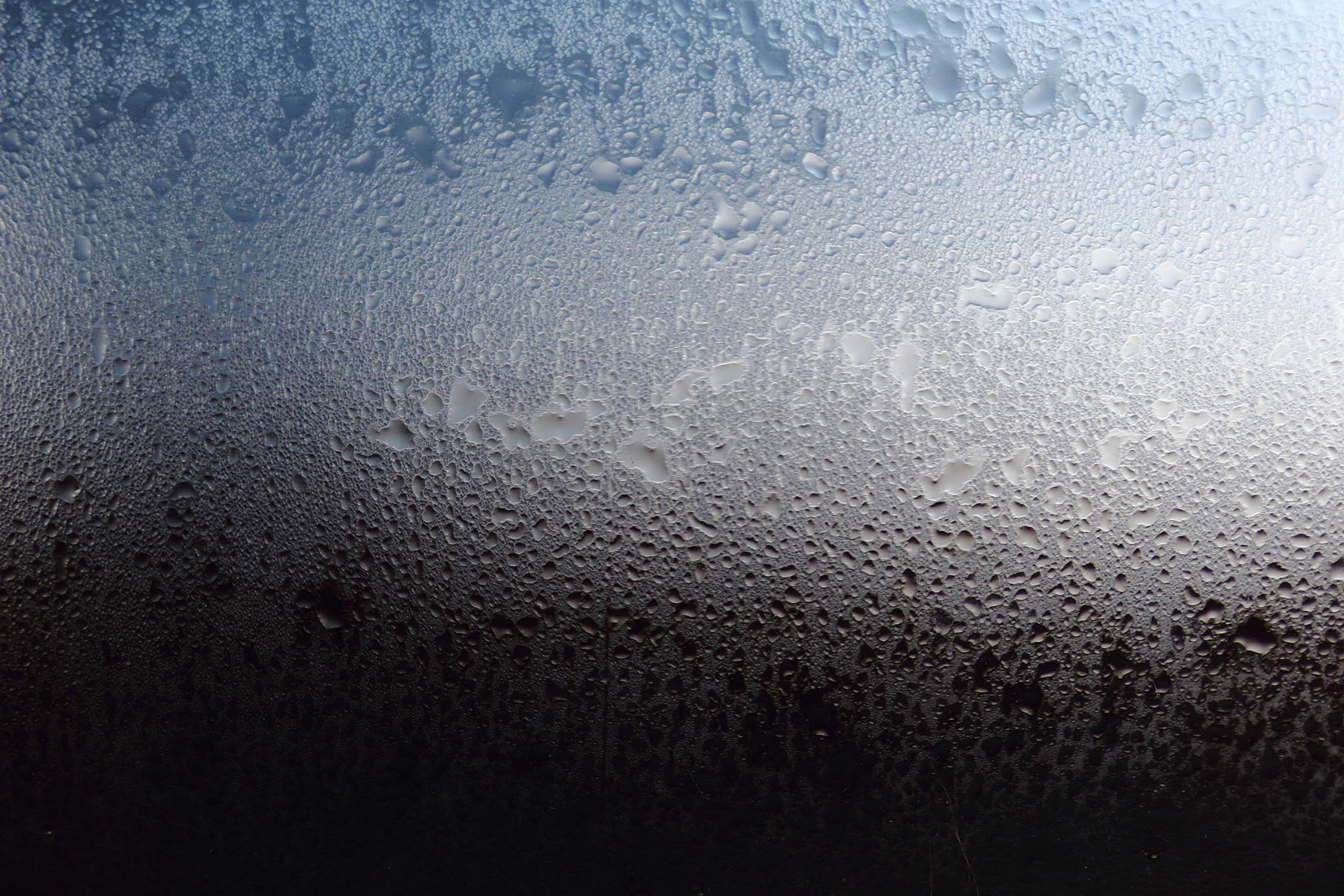 Zamagljeno staklo kroz koje se ne vidi van