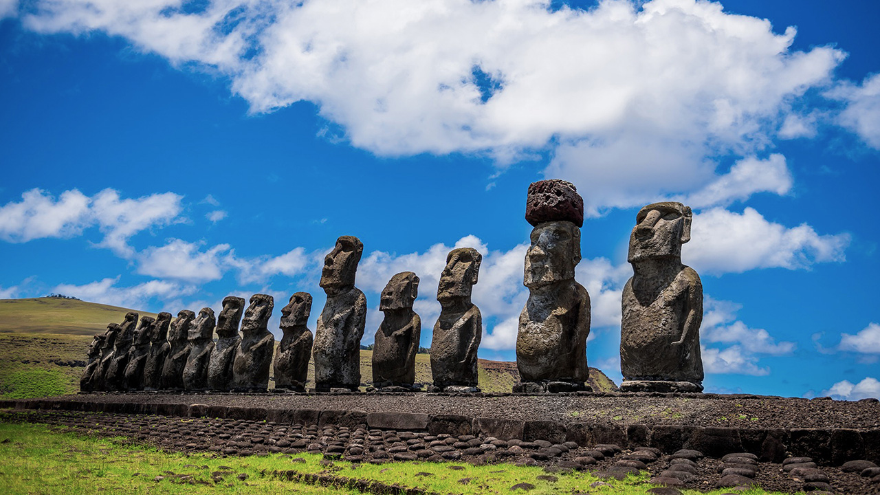 Kameni kipovi velikih glava na Uskršnjim otocima.
