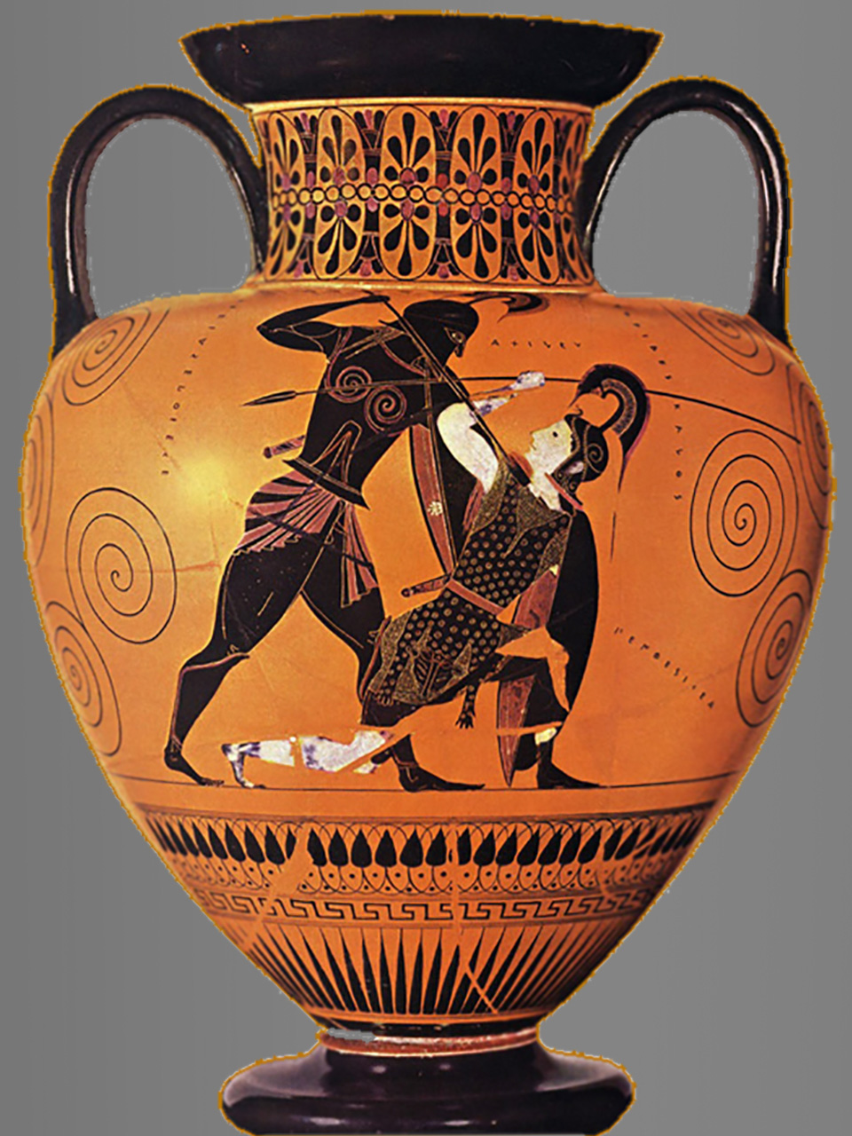 Smeđa antička vaza s crtežom. Crtež prikazuje Ahileja (slijeva) kako ubija trojanskog ratnika (kleči njemu okrenut zdesna).