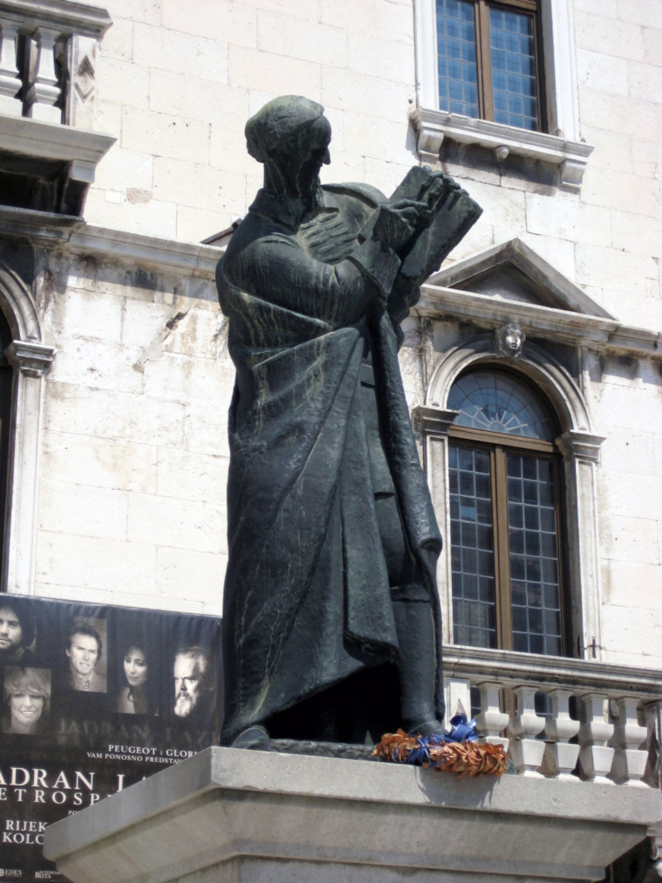 Kip Marka Marulića.