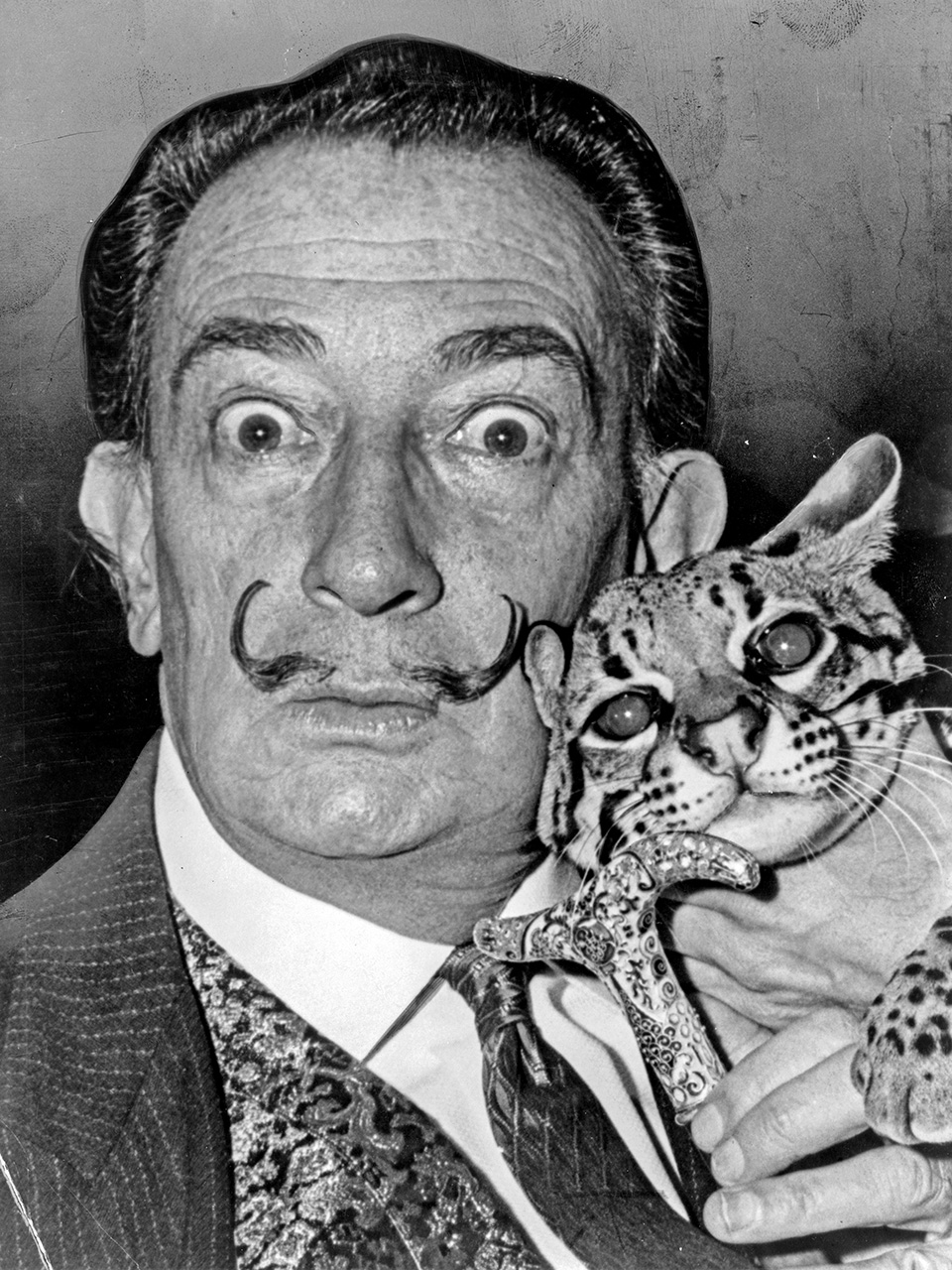 Crno-bijela fotografija Salvadora Dalíja. 