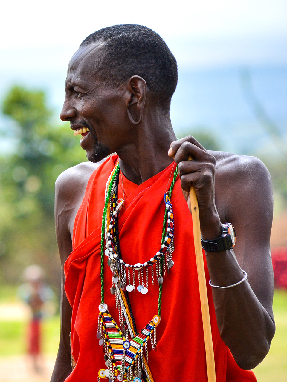Masai ratnik u tradicionalnoj nošnji. 