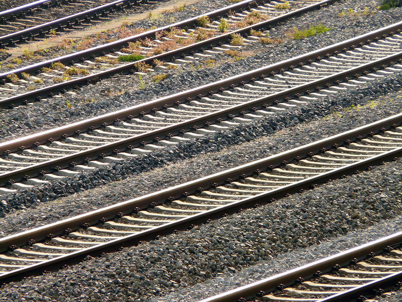 Tračnice koje su paralelne. 