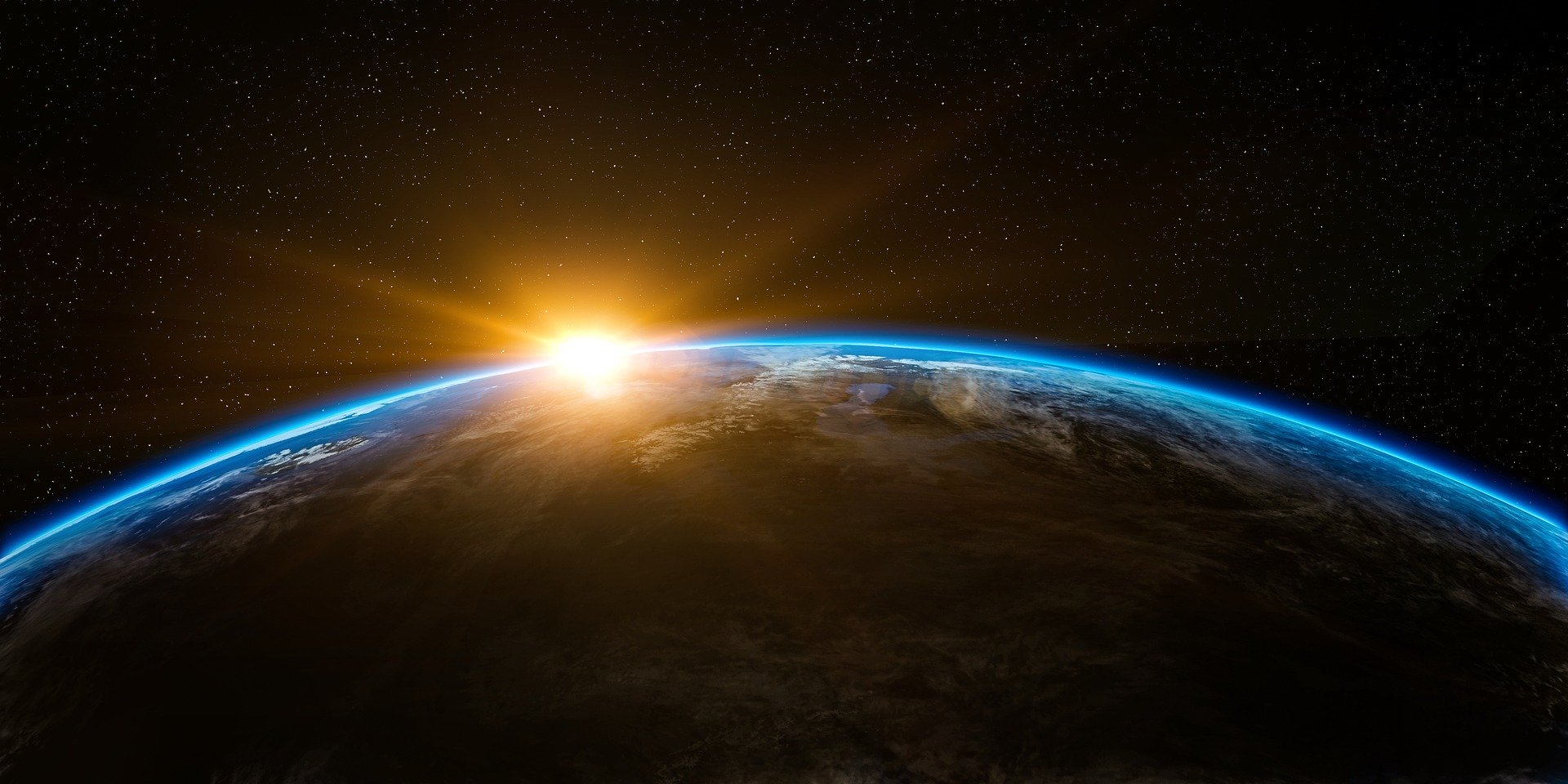 Prikazan je jedan dio planeta Zemlje u polukružnome obliku. Oko njega se nalazi tanki svijetlo plavi sloj koji predstavlja atmosferu. Na jednom dijelu slike vidljive su Sunčeve zrake koje dolaze do atmosfere i Zemlje.