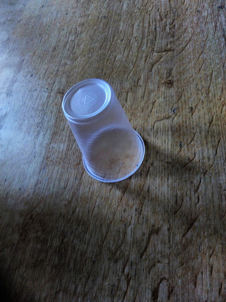 Plastična čaša u obliku krnjeg stošca