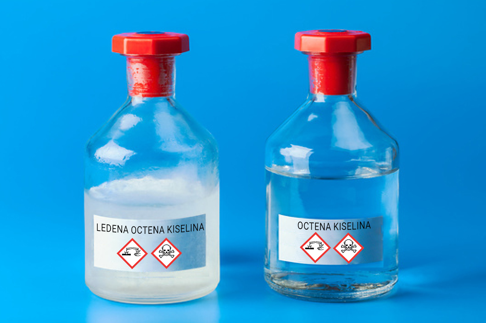 Na fotografiji su bočice ledena octena kiselina i octena kiselina. Dok je octena kiselina potpuno prozirna tekućina, ledena octena kiselina mutne je bijele boje.