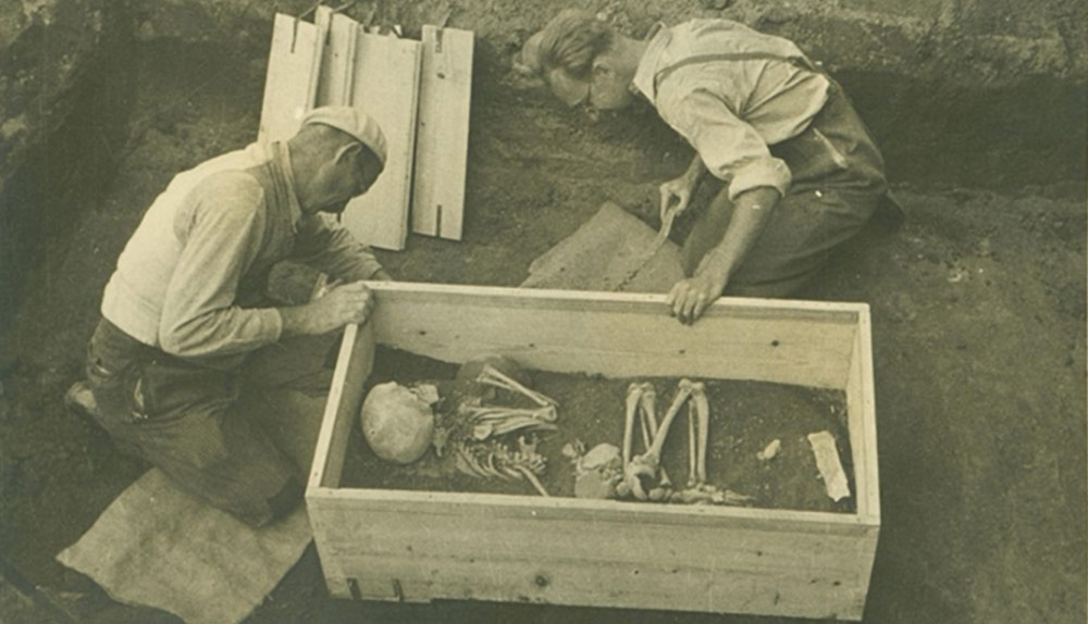 Arheološka istraživanja lokaliteta Gradac 1938. godine, fototeka Gradskog muzeja Vukovar.