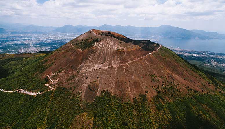 Pogled na krater vulkana Vezuv