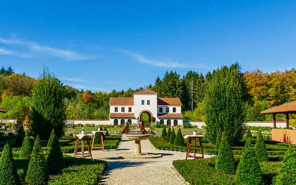 Vila (ljetnikovci za bogate), podsjećaju na današnju gradnju kuća za odmor.